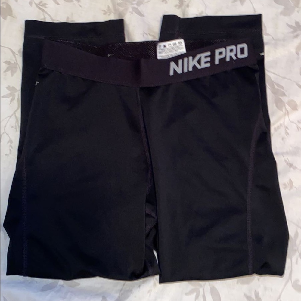 Cropped Nike Pro Leggings